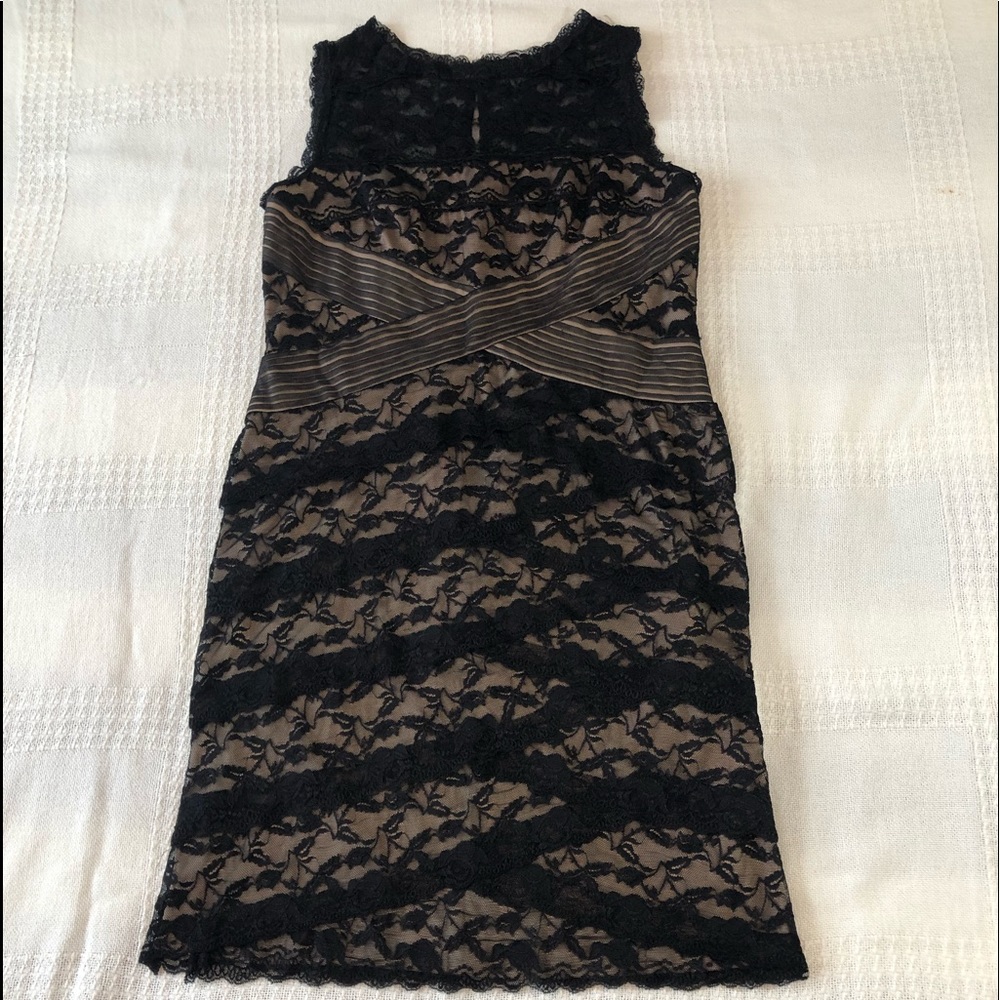 Beautiful women’s dress! - Picture 2 of 13